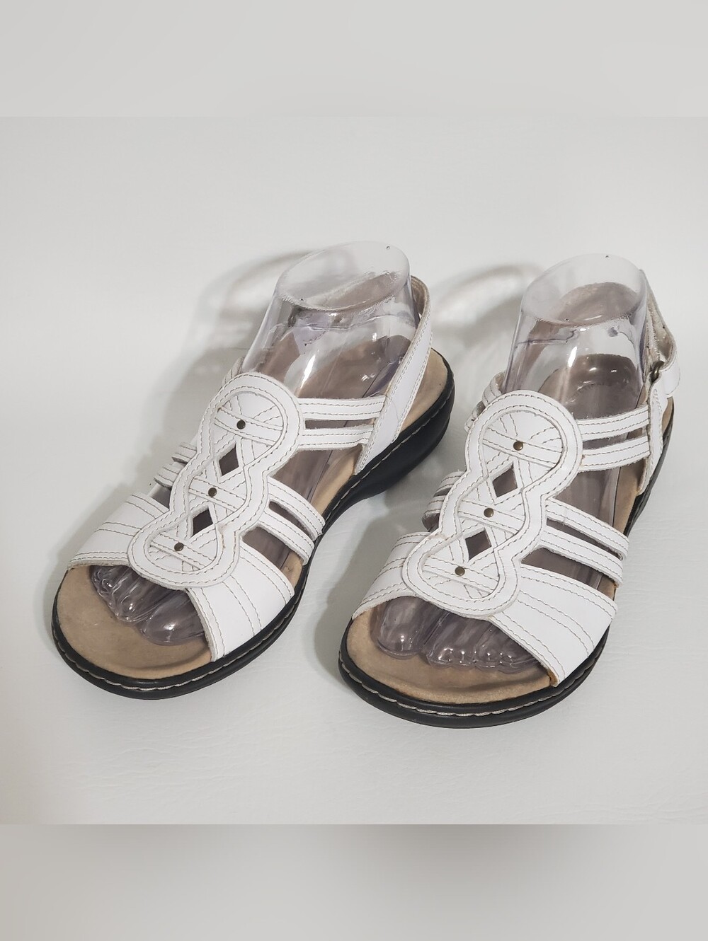 Clarks Women’s White Strappy Comfort Sandals Size 7